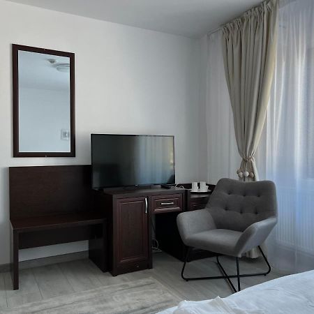 Hotel Mara Brăila Екстериор снимка