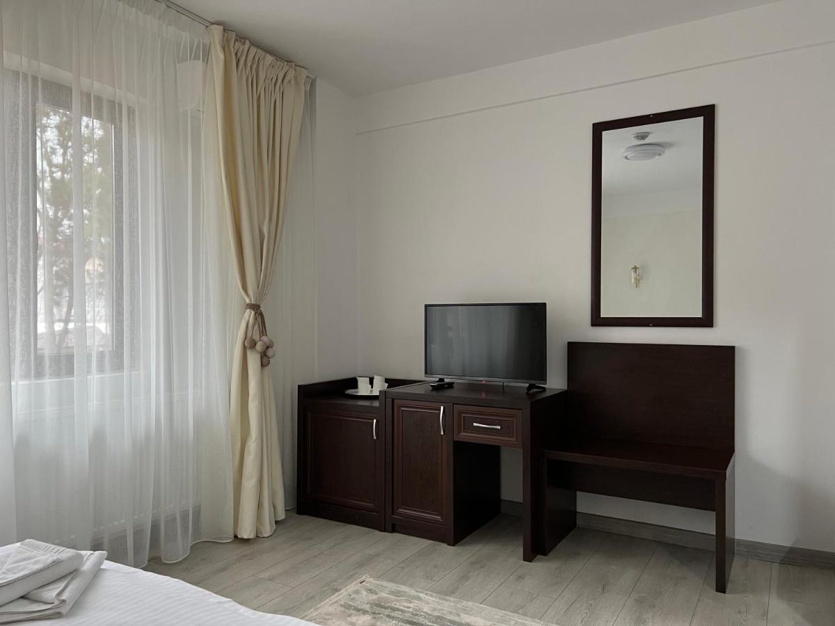 Hotel Mara Brăila Екстериор снимка